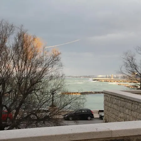 住宿加早餐酒店 Mirabari