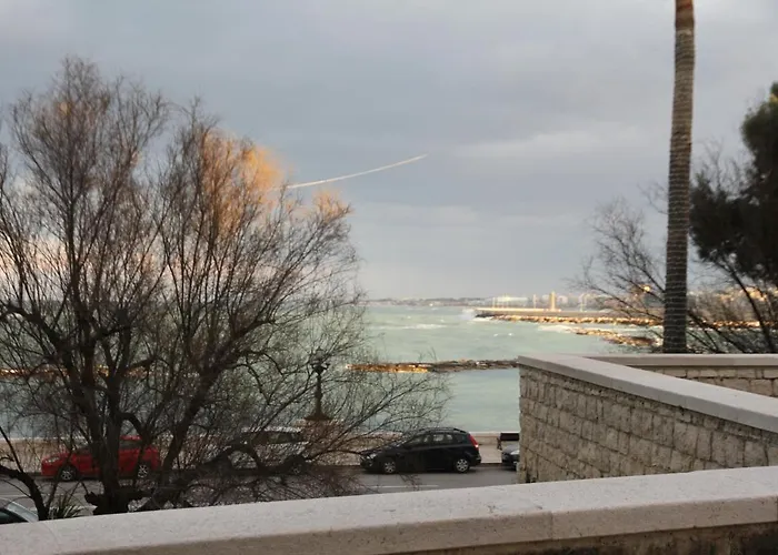 住宿加早餐酒店 Mirabari