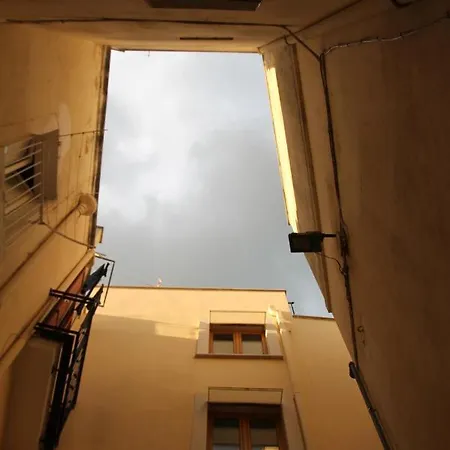 ベッド・アンド・ブレックファスト Mirabari 3*